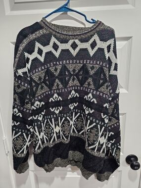 Women's Black & Cream Patterned Crewneck Sweater